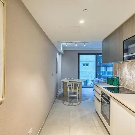 Stunning In The Iconic Mercury Tower Apartament St. Julian's