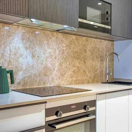 Stunning In The Iconic Mercury Tower Apartament *