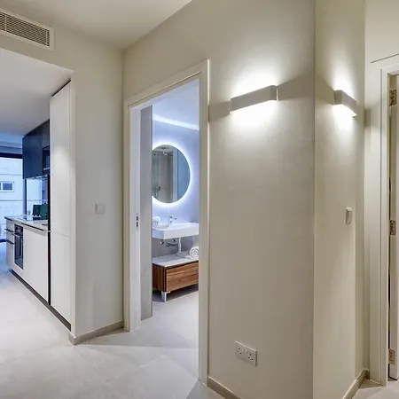 Stunning In The Iconic Mercury Tower * Saint Julian's